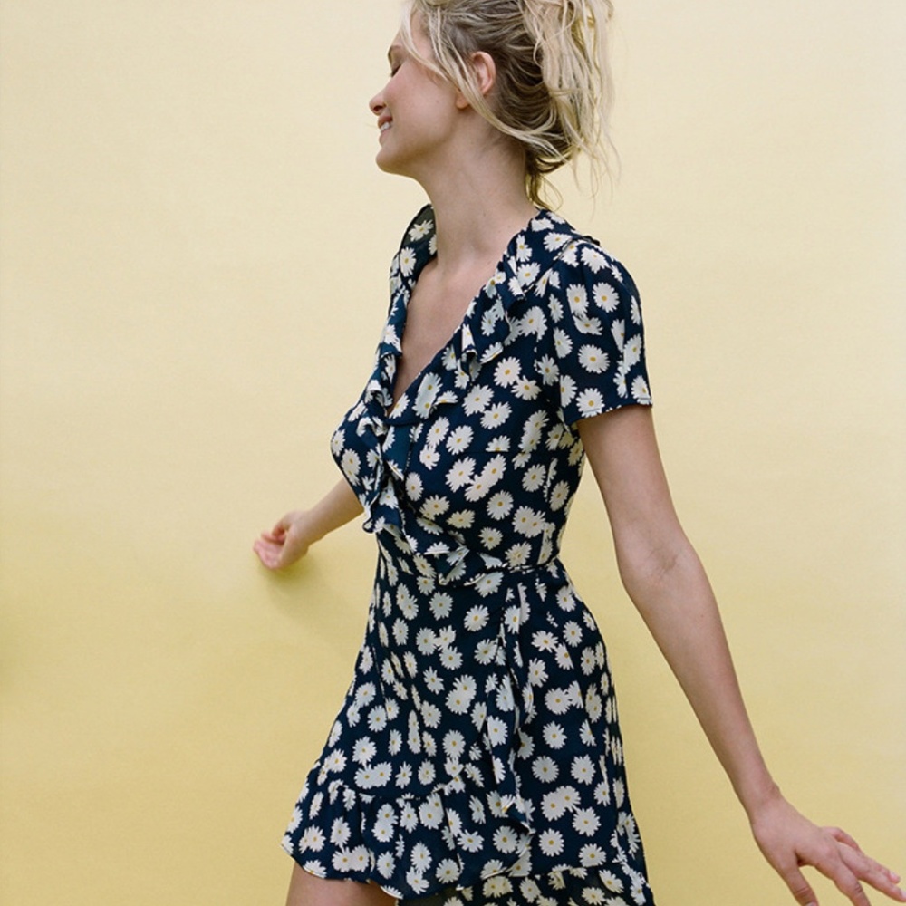 Réalisation Par The Valentina Short Sleeve Wrap Dress in Daisy | Size XS NEW - Picture 4 of 6